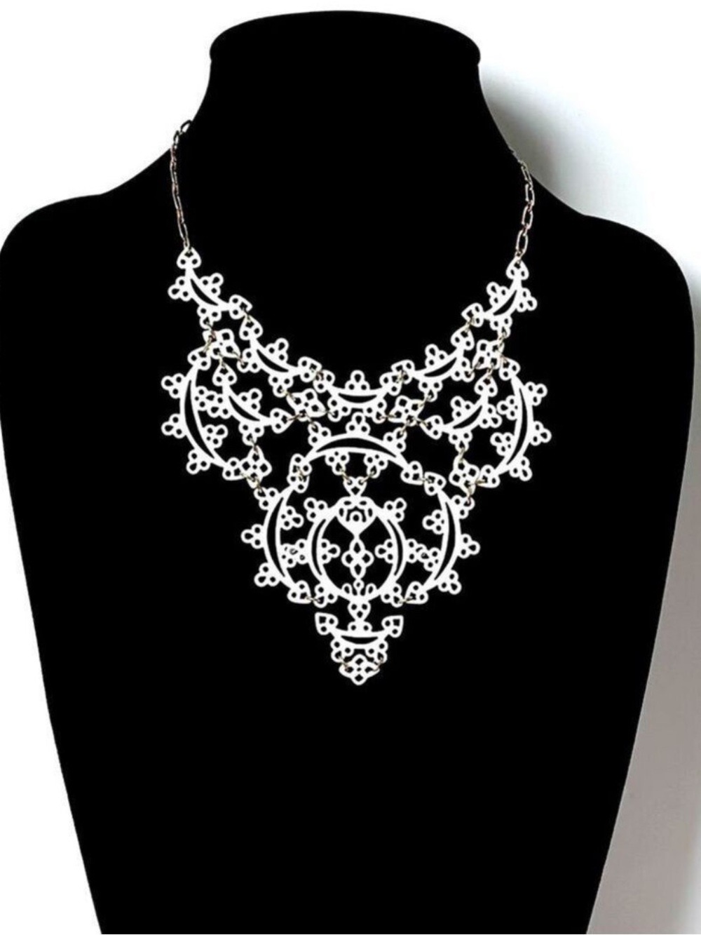 JESSICA SIMPSON White Cutout Plate Bib Necklace NWT